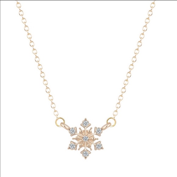 Jewelry - ❄️ Gold Sparkly Snowflake Necklace